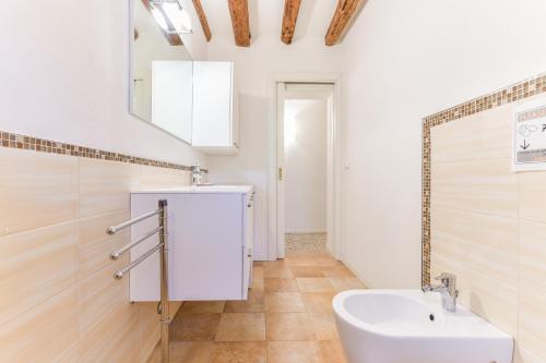 Mimosa Apartment - image 4