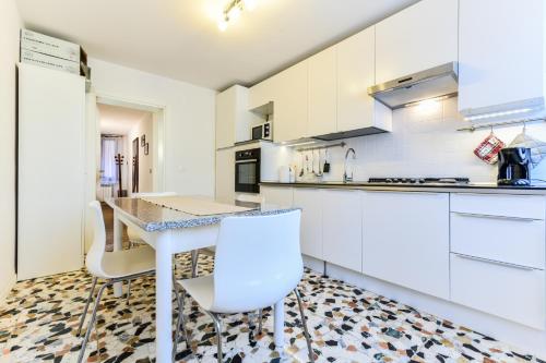 Mimosa Apartment - image 8