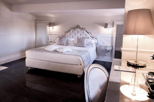The Moon Boutique Hotel - image 5