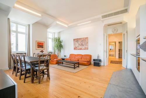 Spacious & Bright Apartment in Cais Sodre
