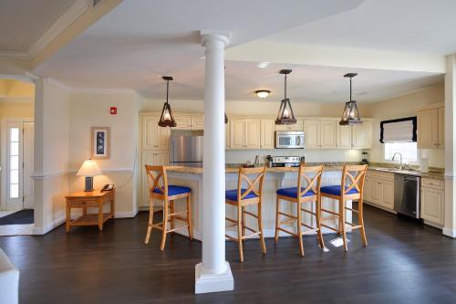 Waterside Resort by Capital Vacations - image 7