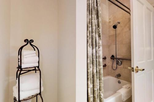 Suites at Belfast Bay