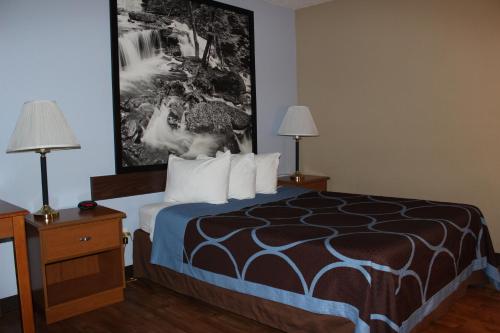 Super 8 by Wyndham East Stroudsburg - Poconos