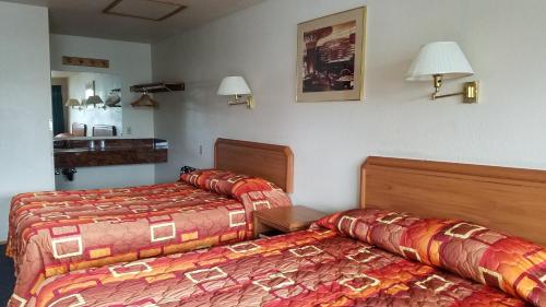 2 queen beds
