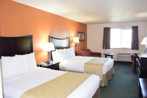 Queen Room with Two Queen Beds - Non-Smoking