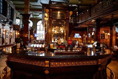 Counting House - image 8