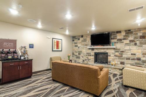 Cobblestone Inn & Suites - Bridgeport