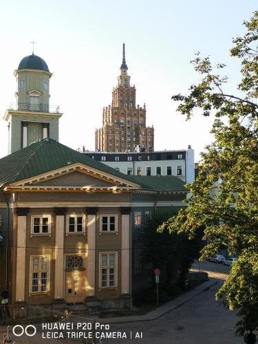 Riverside Embassy apartment 2. Spacious/free parking, Riga (foto 9)