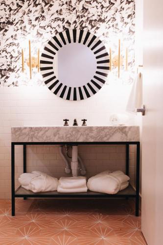 Vandyke Bed & Beverage