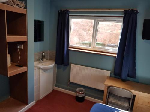 Newark Hotel - image 8