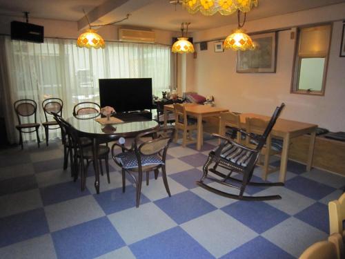 Shared lounge/TV area, Pension Kitashirakawa near Shimogamo Jinja