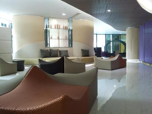 Pub/Lounge, Pattaya Discovery Beach Hotel in Pattaja parti út