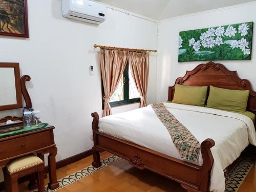 nDalem Gamelan Room Type - Superior Double Room