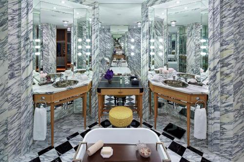 This photo about Rosewood Hong Kong shared on HyHotel.com