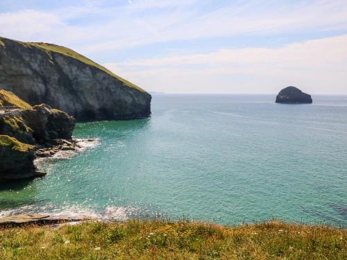 Rock House Tintagel - image 2