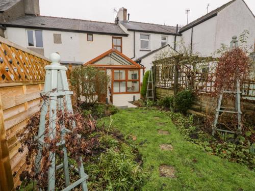 3 School View Ulverston - image 6