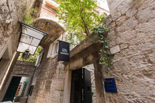  LCT Venetian Apartment in Trogir