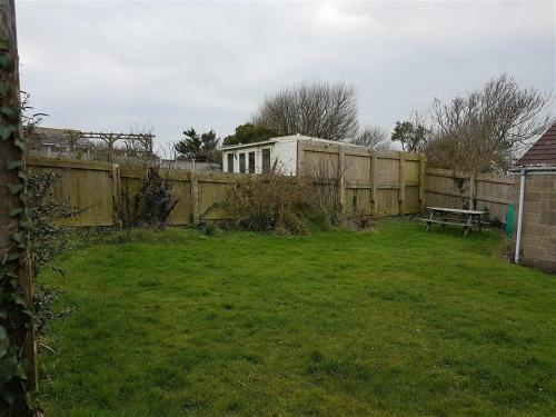 Hillview Bungalow BURTON BRADSTOCK - main image