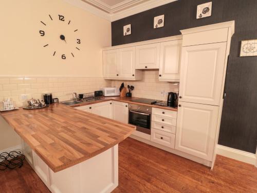 Sneaton Hall Apartment 4 near Beacon Farm Ice Cream Parlour and Cafe
