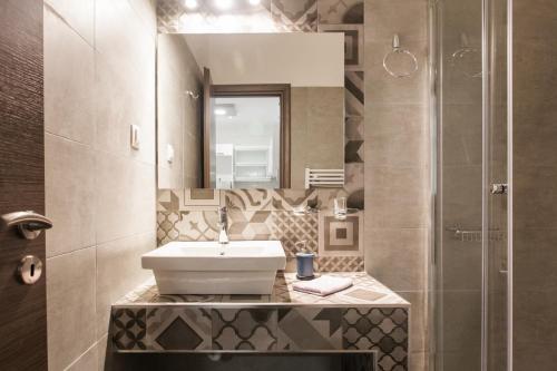 Nicholas Point Apartments and Rooms - image 3