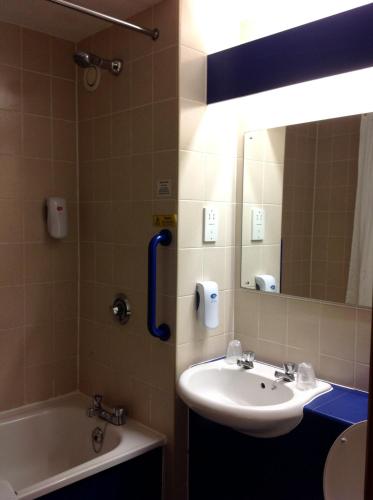 Days Inn Magor - image 11