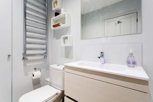 Veeve - A Kensington Mews - image 2