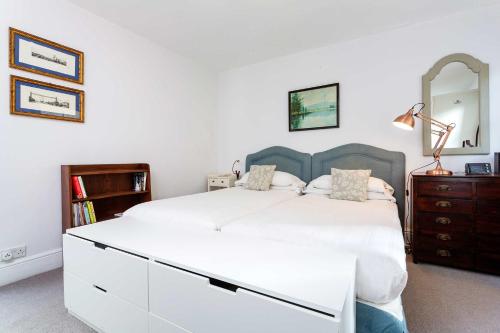 Veeve - A Kensington Mews - image 7