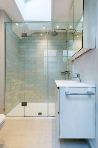 Veeve - A Kensington Mews - image 6