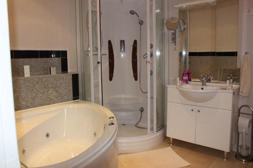 Shower, Ferienwohnung "Zur Alten Schule" Neuburxdorf in Bad Liebenwerda