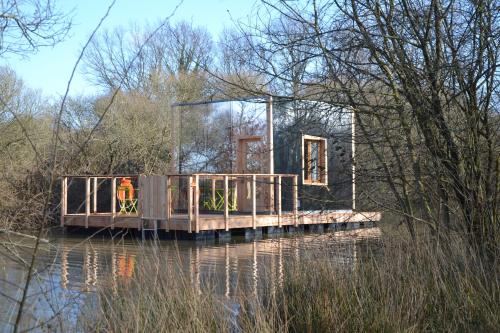 Floating Hut (2 Adults + 1 Child)