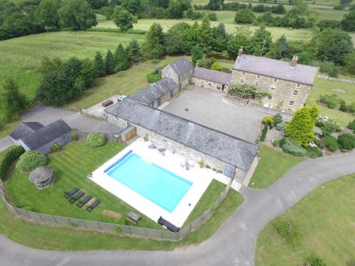 The Stables With Pool & Hot Tub