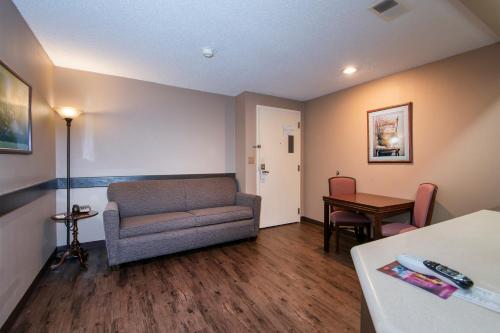 Guest Inn & Suites - Midtown Medical Center