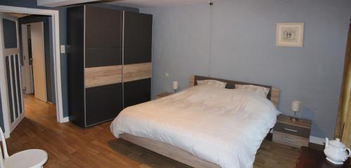 Gite Du bac in 孔布蘭歐蓬