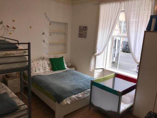 Edinburgh Central Apartment - image 5