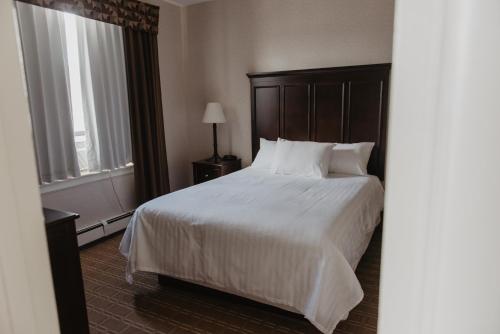 Prince Arthur Waterfront Hotel & Suites