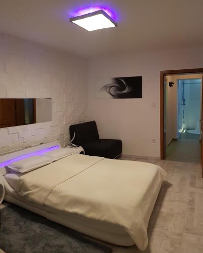 Apartment PLAZA ----Wallbox 11kW 16A ----- Private SPA- Jacuzzi, Infrared Sauna, Luxury massage chair, Parking, Entry with PIN 0 - 24h, FREE CANCELLATION UNTIL 2 PM ON THE LAST DAY OF CHECK IN