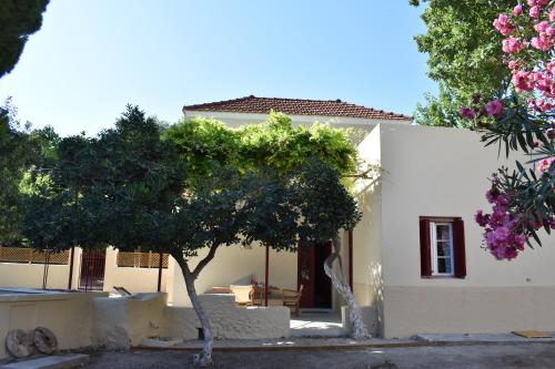  The windmill villa in Ixia
