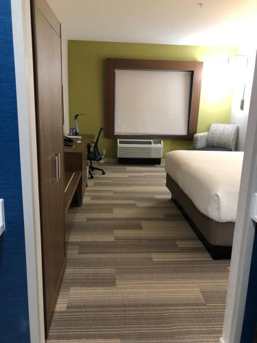 Holiday Inn Express & Suites - McAllen - Medical Center Area, an IHG Hotel