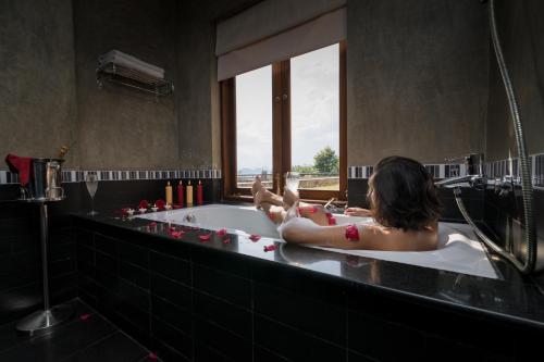 حمام, ماونت هافانا لاكشري بوتيك فيلا (Mount Havana Luxury Boutique Villa) in Udapalatha