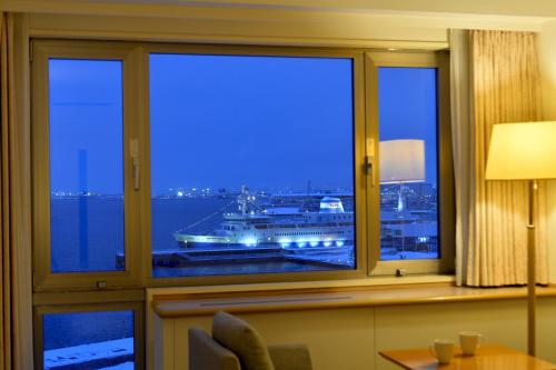 room detail thumbnail 2