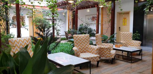 Benny's City Hotel in Serendipity Beach