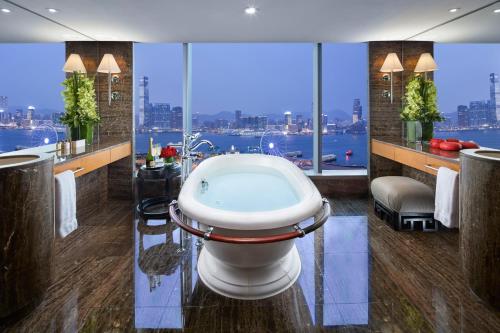 Bilik Mandi, Mandarin Oriental, Hong Kong near Madame Tussauds Hong Kong