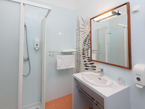 Standard Triple Room image 4