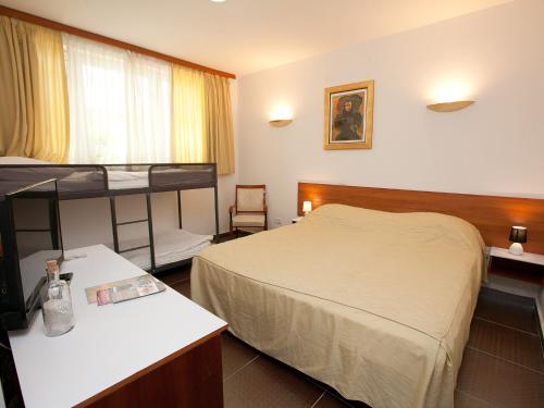 Hotel ZaDar Ideally located in the Zadar area, Hotel ZaDar promises a relaxing and wonderful visit. Both business travelers and tourists can enjoy the propertys facilities and services. Service-minded staff will