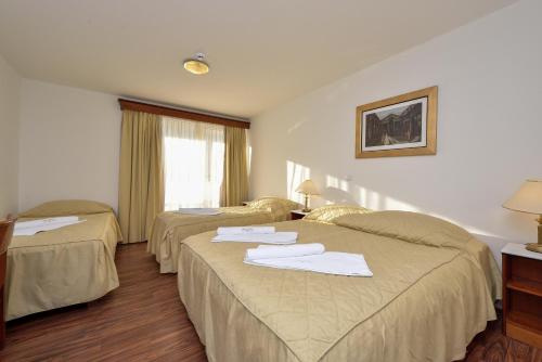 Standard Quadruple Room image 5