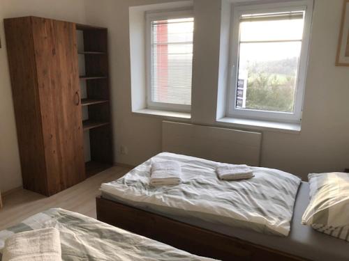 2 twin beds