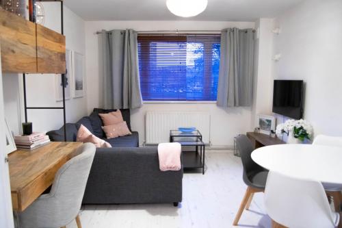 1 Bedroom Battersea Flat, Parsons Green, London