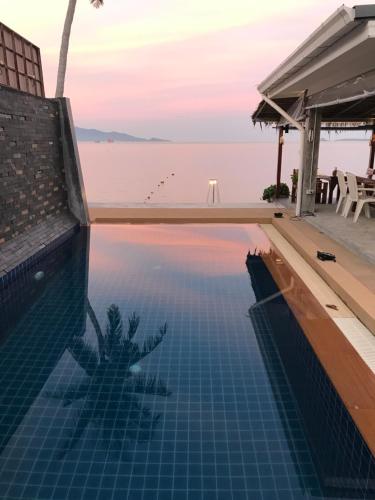 Pico Beach Bungalows & Restaurant