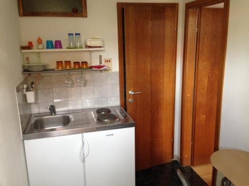 HappY Studio ApartmenT free parking - image 2