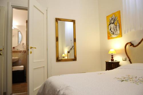 Standard Double or Twin Room image 7